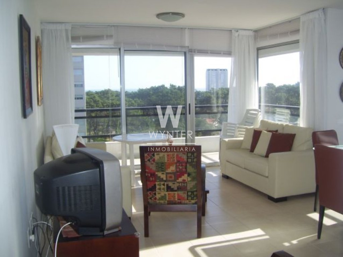 Apartamento ID.757 - Sobre Av. Roosevelt con servicios - 3 Dorm.
