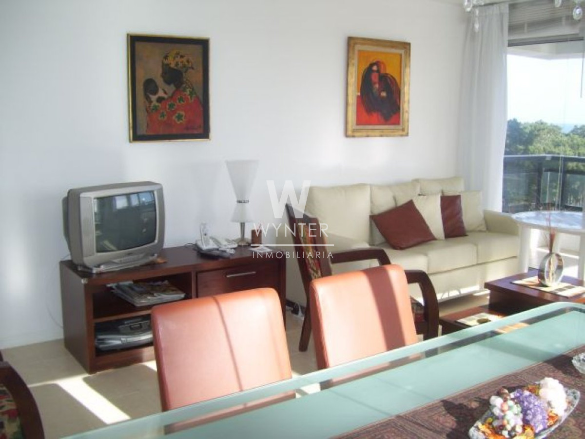 Apartamento ID.757 - Sobre Av. Roosevelt con servicios - 3 Dorm.
