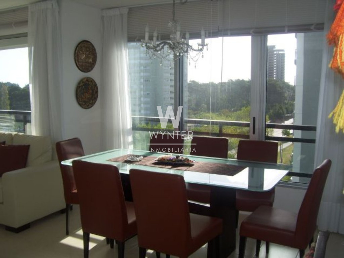 Apartamento ID.757 - Sobre Av. Roosevelt con servicios - 3 Dorm.