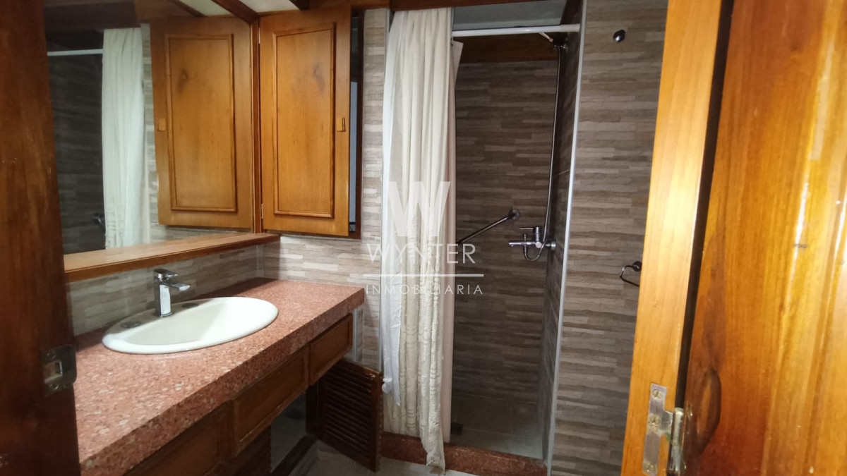 Apartamento ID.5266 - APARTAMENTO EN VENTA, RAMBLA GADNHI, 3 DORMITORIOS Y SERVICIO.