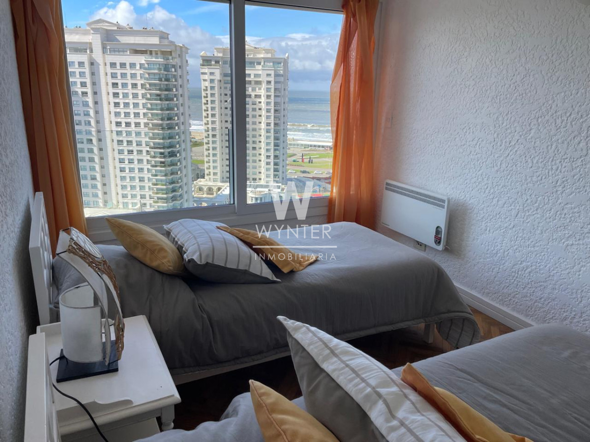 Apartamento ID.4316 - Alquiler de temporada primera fila de playa mansa, con dep. de servicio.