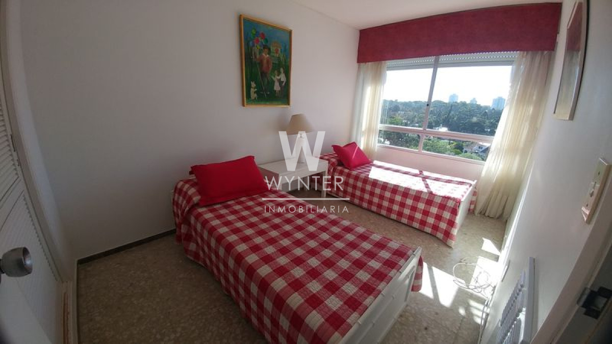 Apartamento ID.851 - Edificio clásico sobre Rambla Mansa - 2 Dorm. y Dep.