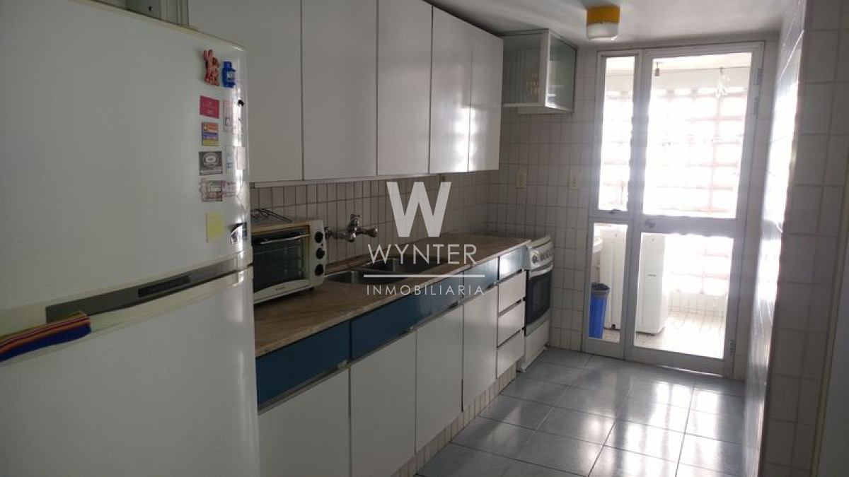 Apartamento ID.851 - Edificio clásico sobre Rambla Mansa - 2 Dorm. y Dep.