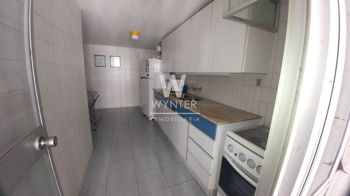 Apartamento ID.851 - Edificio clásico sobre Rambla Mansa - 2 Dorm. y Dep.