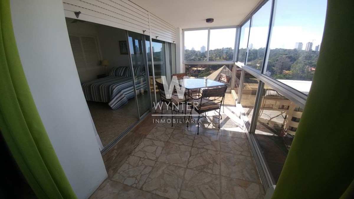 Apartamento ID.851 - Edificio clásico sobre Rambla Mansa - 2 Dorm. y Dep.
