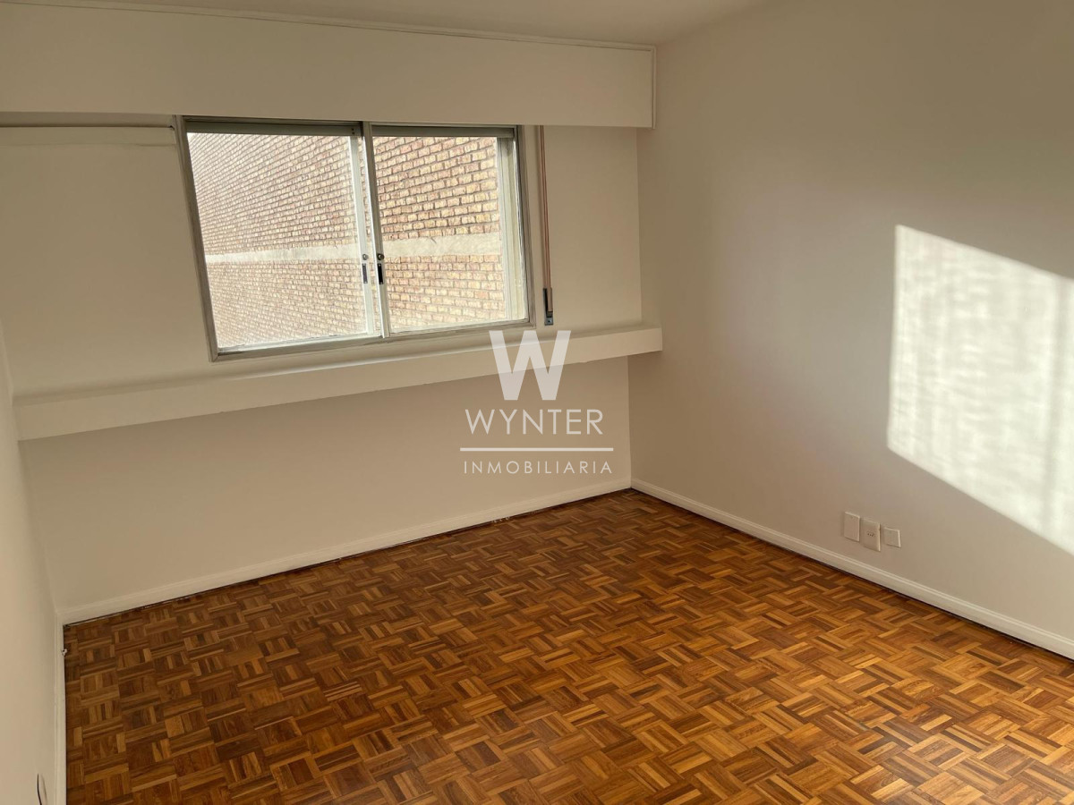 Apartamento ID.5761 - Venta, apartamento en Rambla, 3 dormitorios y servicio
