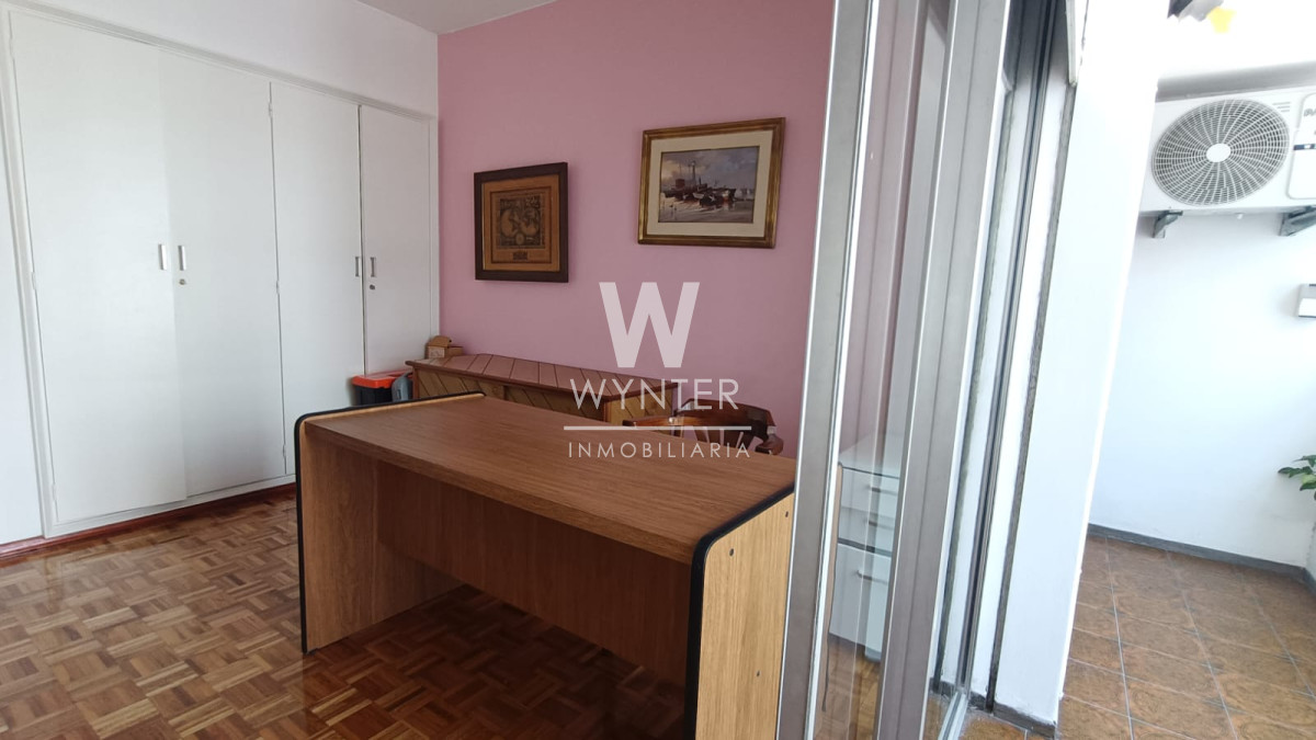 Apartamento ID.5461 - Venta, apartamento 3 dormitorios y servicio. Pocitos 