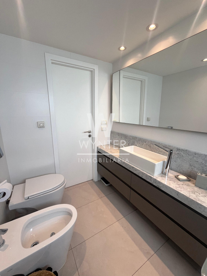 Apartamento ID.3620 - Apartamento en venta frente al mar - 3 suites y dep. de servicio