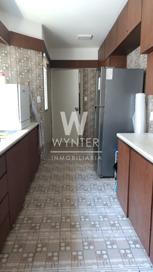 Apartamento ID.5461 - Venta, apartamento 3 dormitorios y servicio. Pocitos 