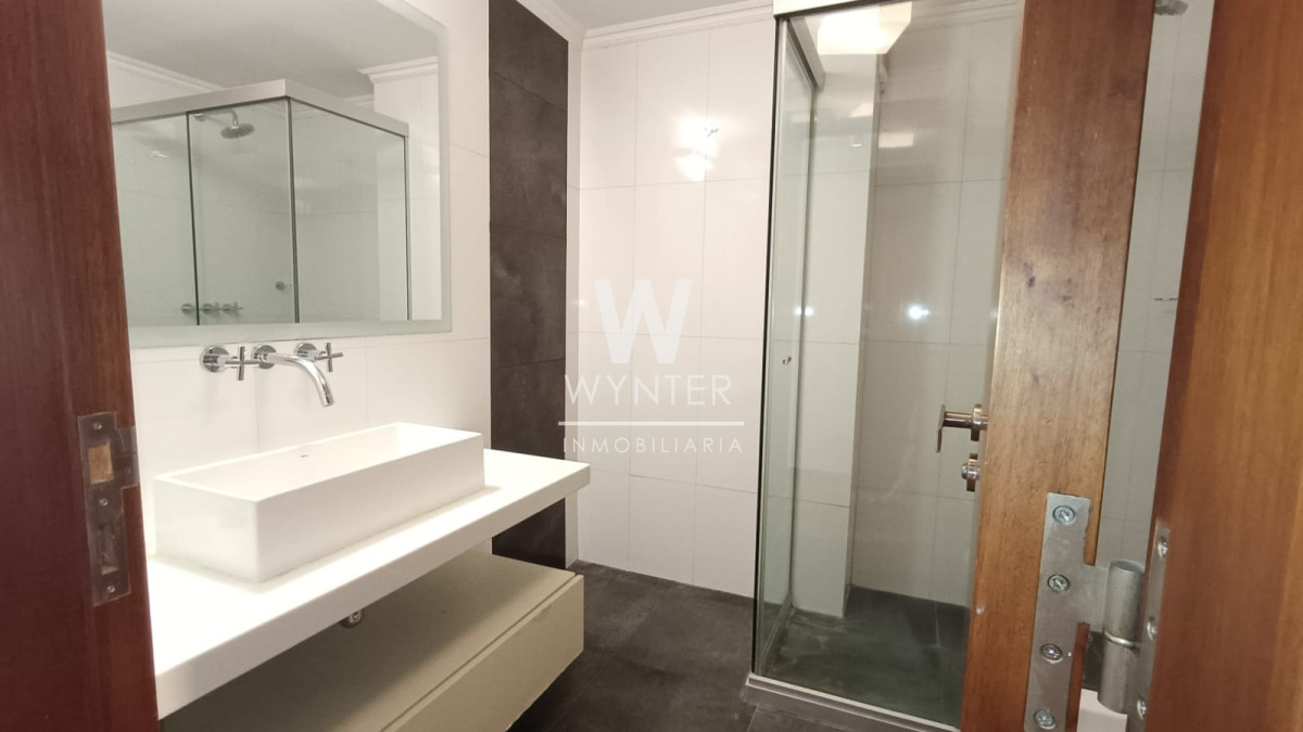 Apartamento ID.6098 - APARTAMENTO EN VENTA EN EL GOLF, 4 DORMTIROS Y SERVICIO. 