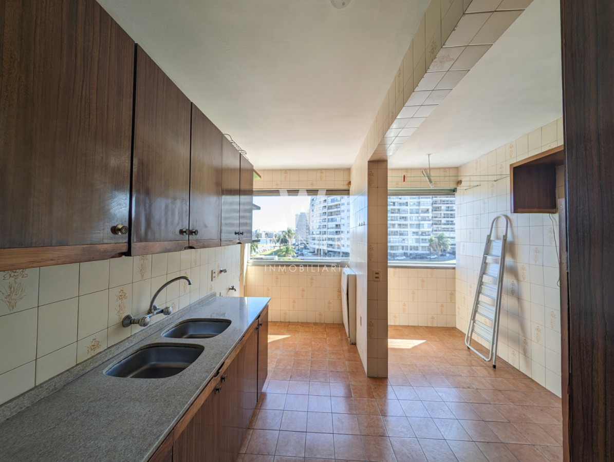 Apartamento ID.6293 - Edificio Panamericano, 3 dorm y servicio. En venta 