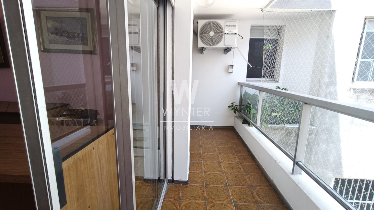 Apartamento ID.5461 - Venta, apartamento 3 dormitorios y servicio. Pocitos 