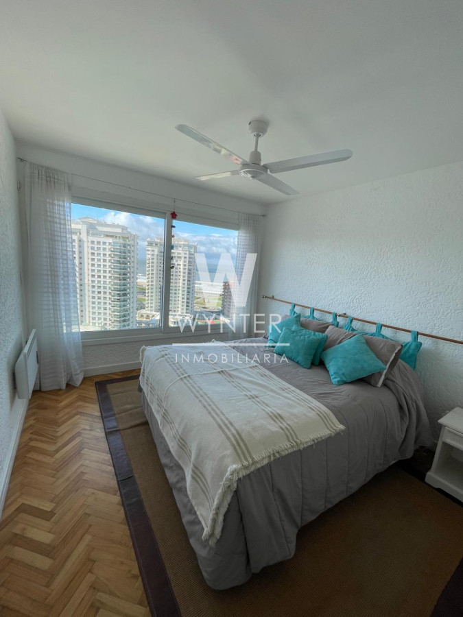 Apartamento ID.4316 - Alquiler de temporada primera fila de playa mansa, con dep. de servicio.