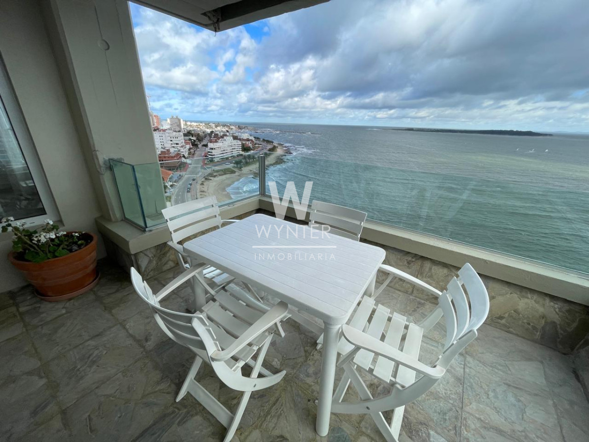 Apartamento ID.4316 - Alquiler de temporada primera fila de playa mansa, con dep. de servicio.