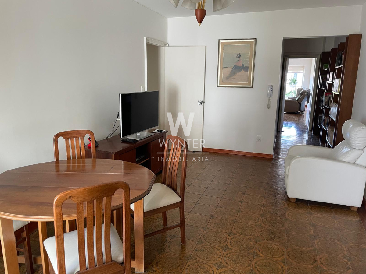 Apartamento ID.5461 - Venta, apartamento 3 dormitorios y servicio. Pocitos 