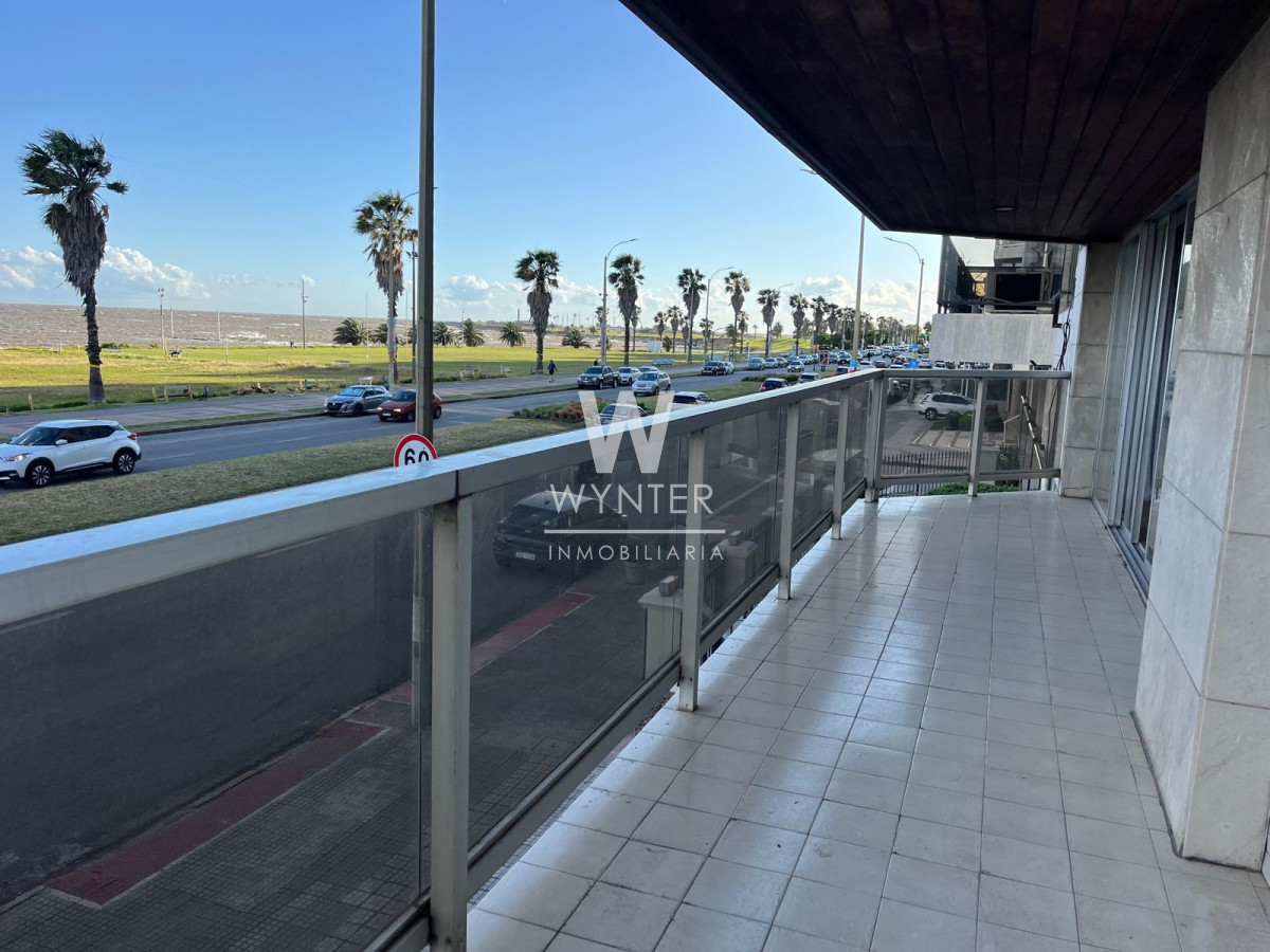 Apartamento ID.5266 - APARTAMENTO EN VENTA, RAMBLA GADNHI, 3 DORMITORIOS Y SERVICIO.