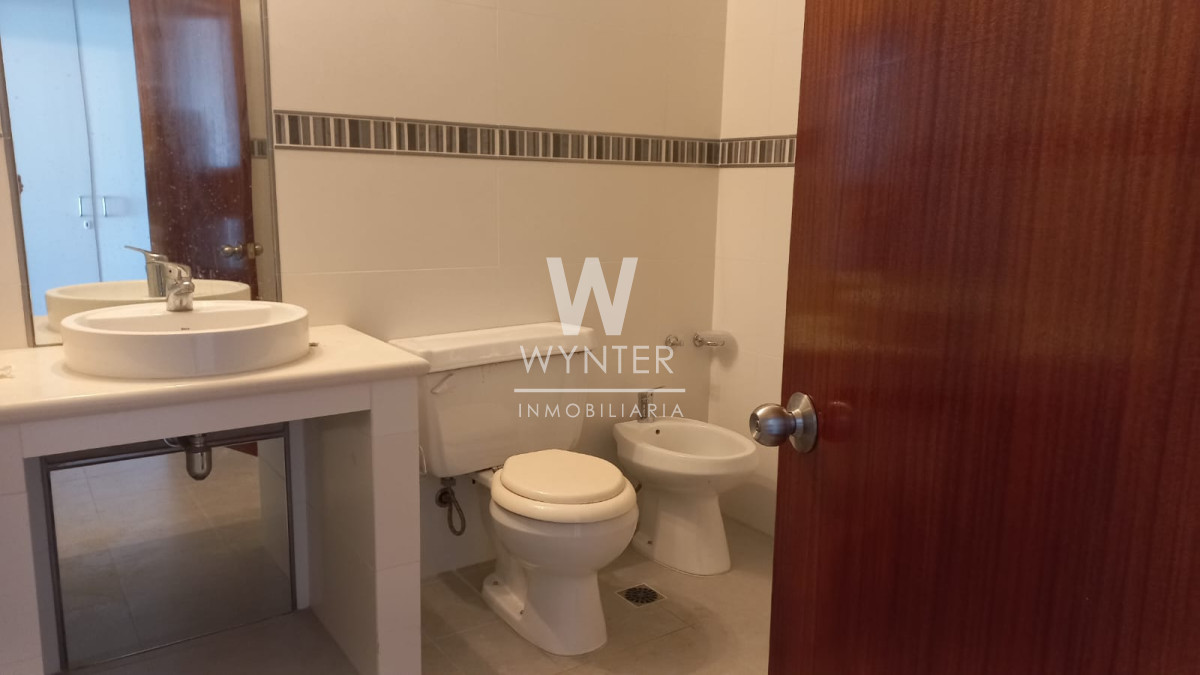 Apartamento ID.2910 - En venta o alquiler,  3 dormitorios, edificio Panamericano