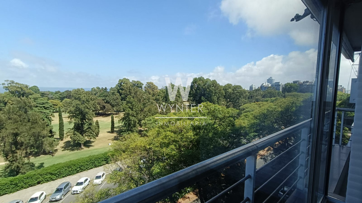 Apartamento ID.6098 - APARTAMENTO EN VENTA EN EL GOLF, 4 DORMTIROS Y SERVICIO. 