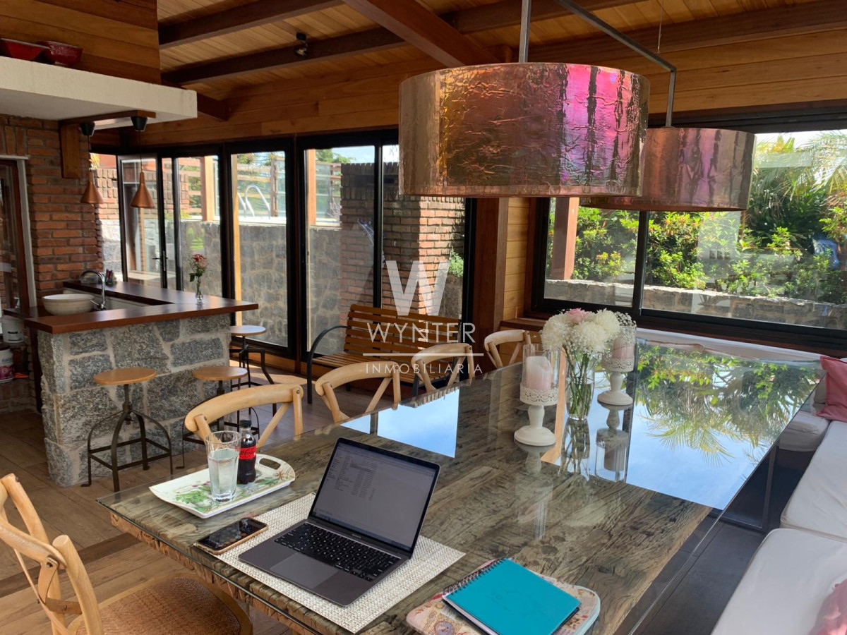 Apartamento ID.3438 - Carrasco, espectacular PH dúplex 