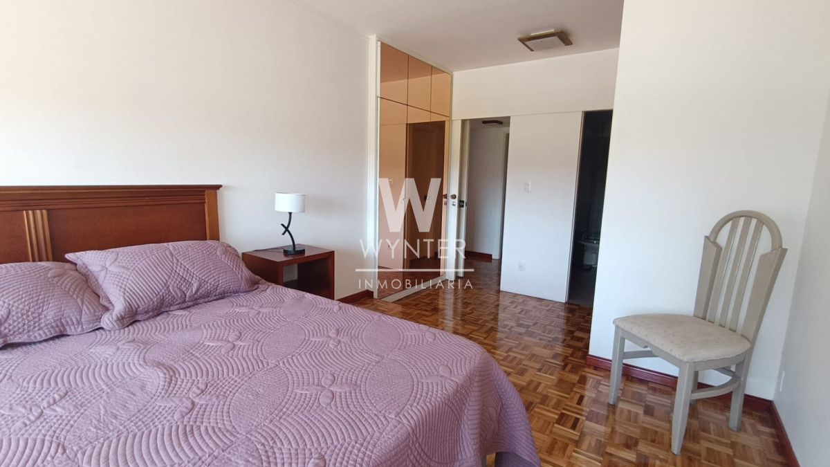 Apartamento ID.5461 - Venta, apartamento 3 dormitorios y servicio. Pocitos 