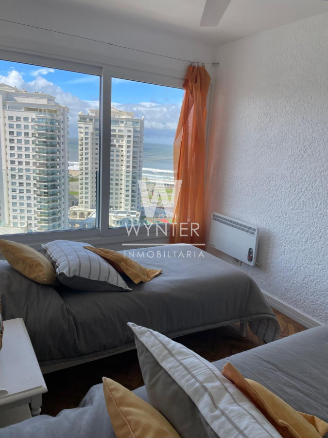 Apartamento ID.4316 - Alquiler de temporada primera fila de playa mansa, con dep. de servicio.