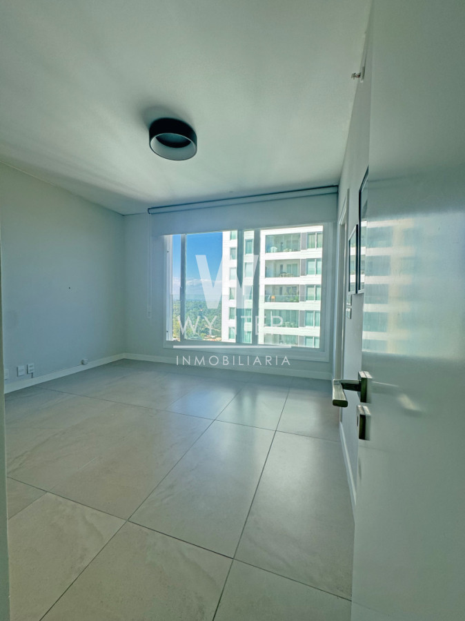 Apartamento ID.5299 - Apartamento en venta - Le Parc esquinero, piso muy alto!!!