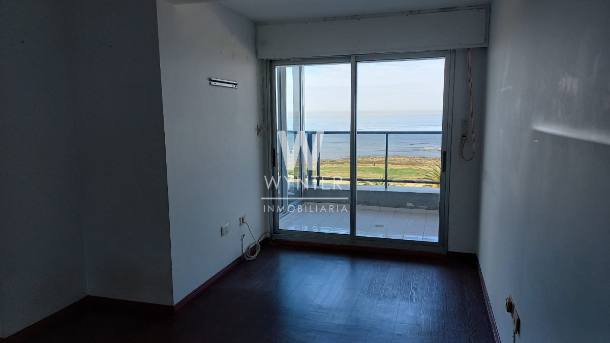 Apartamento ID.5081 - Venta. Apartamento en Rambla Gandhi, 3 dorm y servicio 