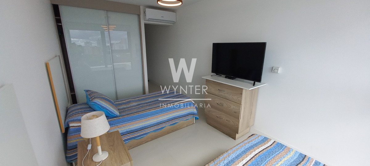 Apartamento ID.2929 - Muy buen apartamento con vista a Playa Mansa y Brava - 3 dormitorios