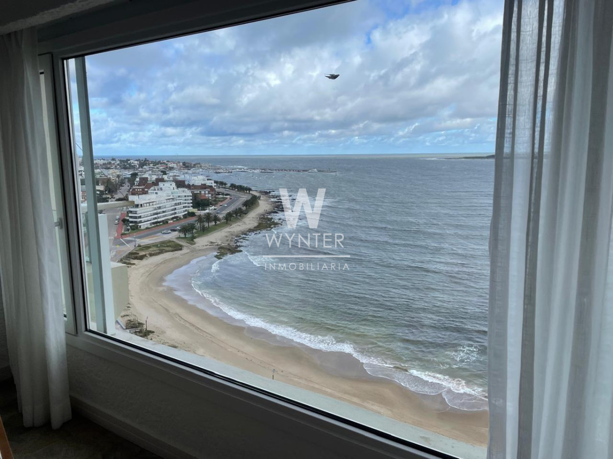 Apartamento ID.4316 - Alquiler de temporada primera fila de playa mansa, con dep. de servicio.