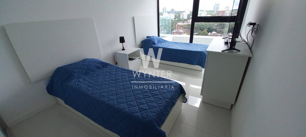 Apartamento ID.2929 - Muy buen apartamento con vista a Playa Mansa y Brava - 3 dormitorios