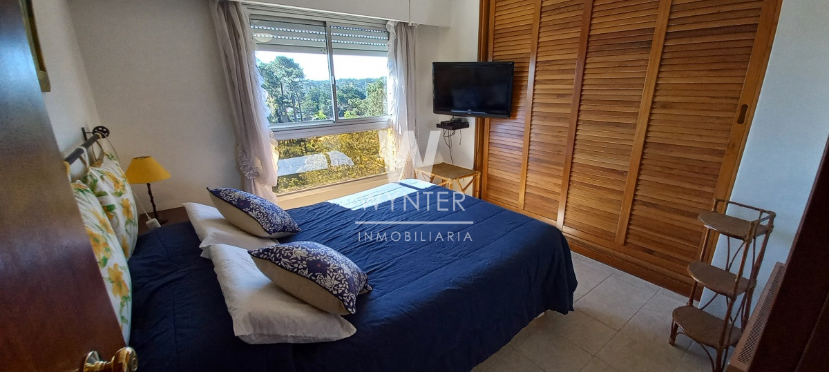 Apartamento ID.1456 - Av. Roosevelt - 2 dormitorios con parrillero y estufa a leña