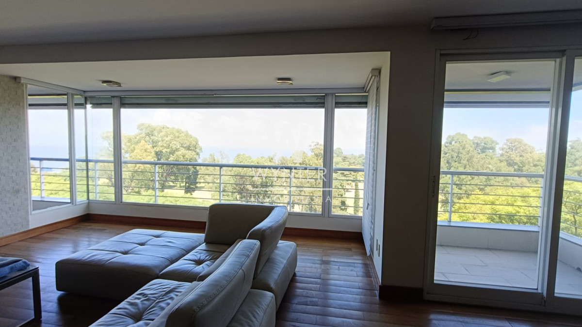 Apartamento ID.6098 - APARTAMENTO EN VENTA EN EL GOLF, 4 DORMTIROS Y SERVICIO. 