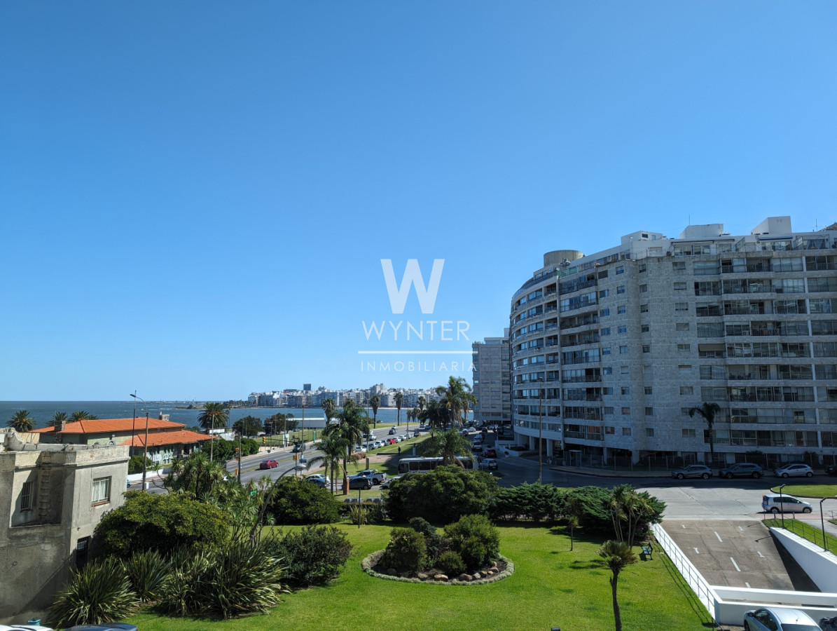 Apartamento ID.6293 - Edificio Panamericano, 3 dorm y servicio. En venta 