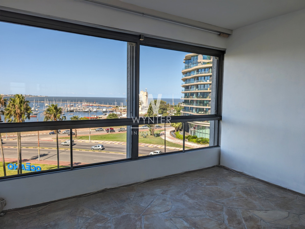 Apartamento ID.6293 - Edificio Panamericano, 3 dorm y servicio. En venta 