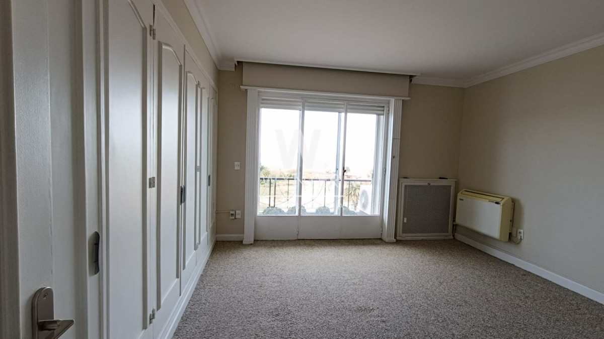 Apartamento ID.5462 - ALQUILER, 3 DORM Y SERVICIO, RAMBLA 