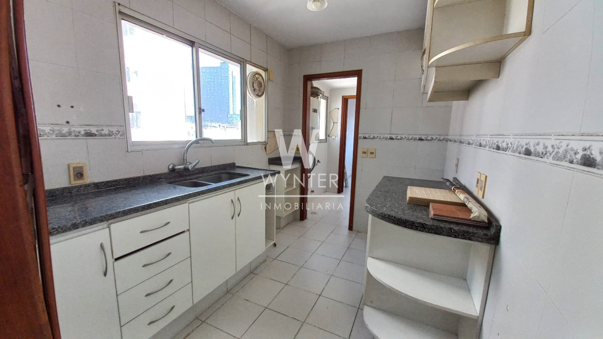 Apartamento ID.5081 - Venta. Apartamento en Rambla Gandhi, 3 dorm y servicio 