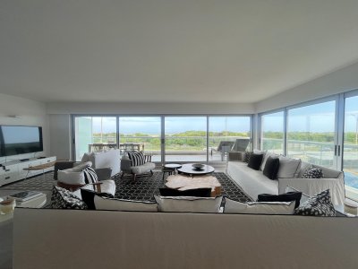 Apartamento en venta frente al mar - 3 suites y dep. de servicio
