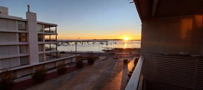 Apartamento en venta 2 dormitorios frente al puerto de Punta del Este