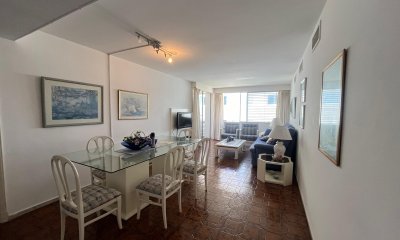 A pasos del puerto, 2 y dependencia