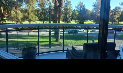 Apartamento en el Golf, 3 dorm. y servicio