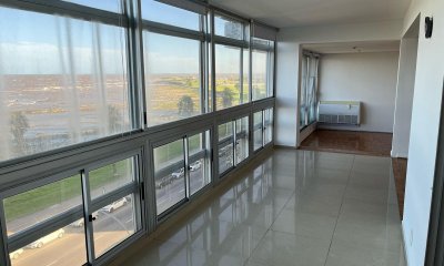 Venta, apartamento en Rambla, 3 dormitorios y servicio