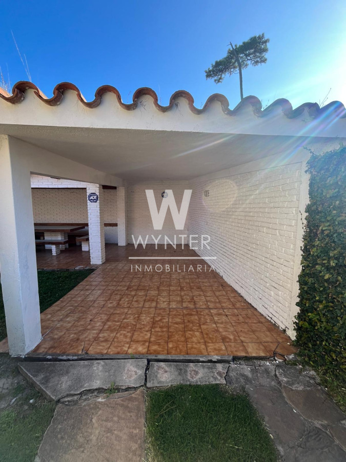 Casa ID.674 - Casa paradas Playa Mansa - 4 y dependencia