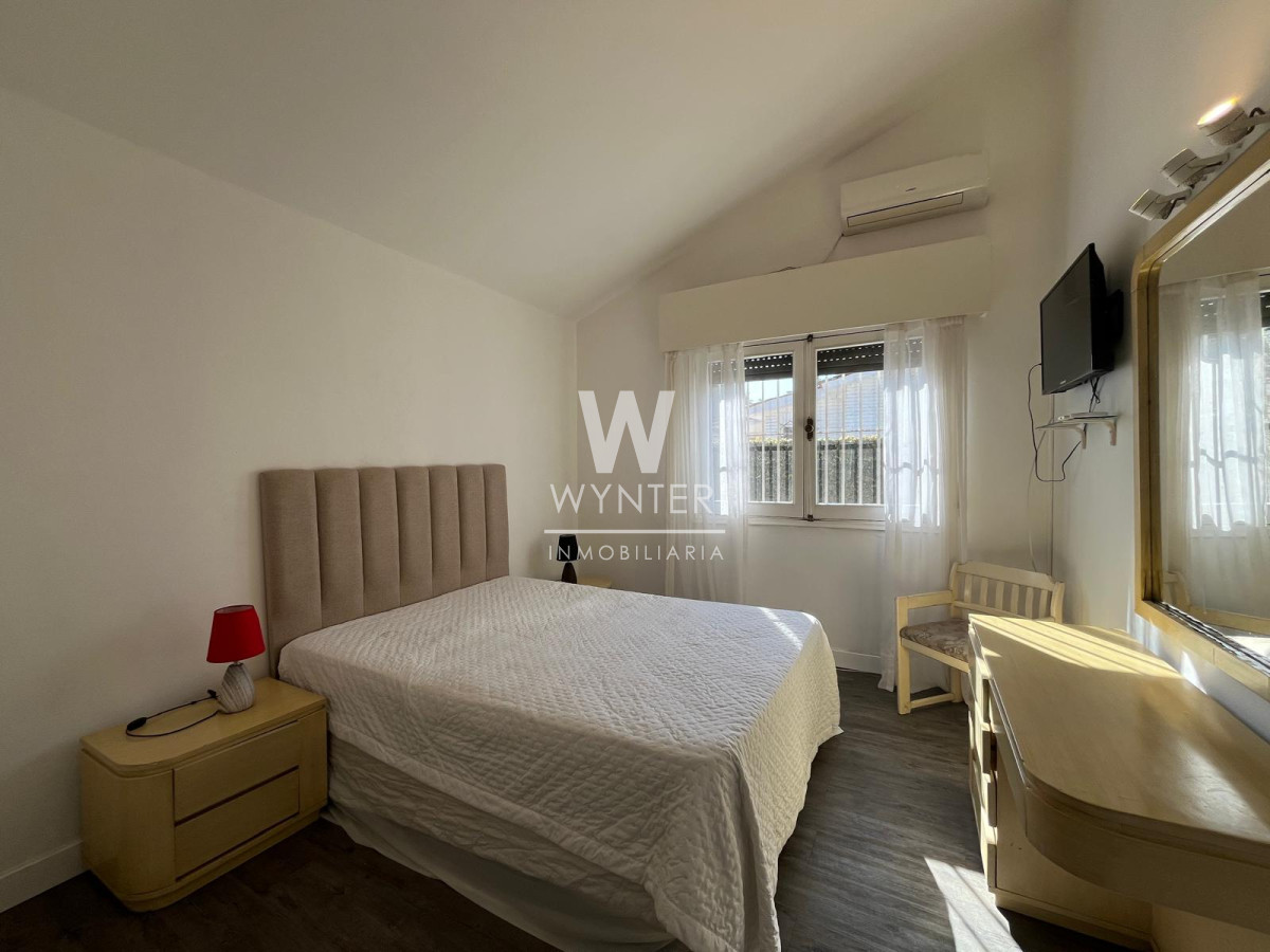 Casa ID.674 - Casa paradas Playa Mansa - 4 y dependencia