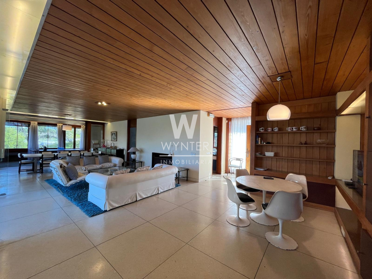 Casa ID.5918 - Casa en venta en San Rafael con 3.590 m2 - 11 suites