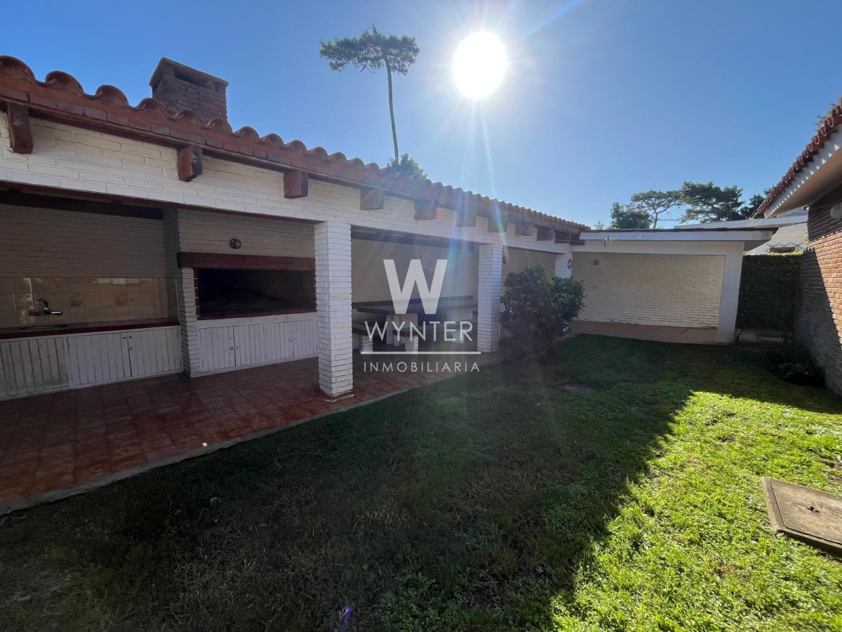 Casa ID.674 - Casa paradas Playa Mansa - 4 y dependencia