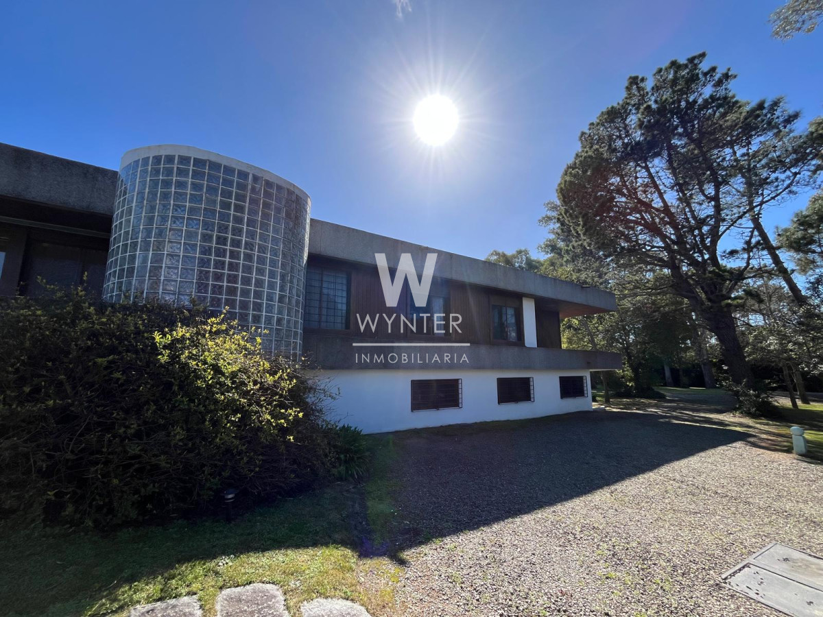 Casa ID.5918 - Casa en venta en San Rafael con 3.590 m2 - 11 suites