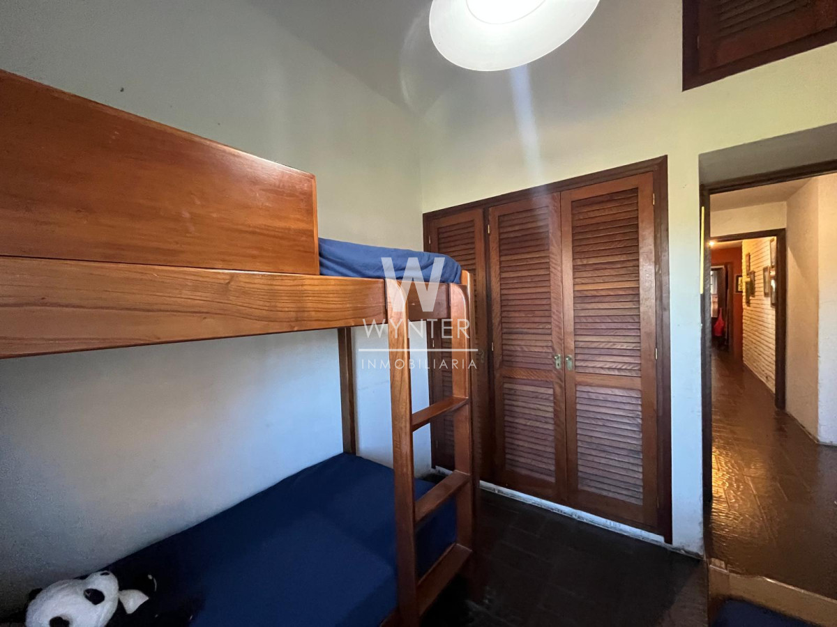 Casa ID.5635 - Casa en venta con doble frente sobre Av. Córdoba y Boulevar Artigas, apta para uso comercial. 