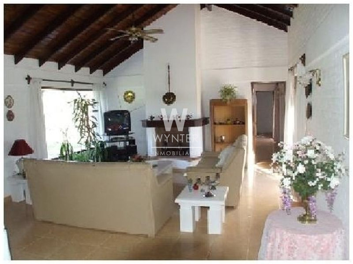 Casa muy cómoda en Cantegril de 3 dormitorios y dependencia de servicio - WNT777C