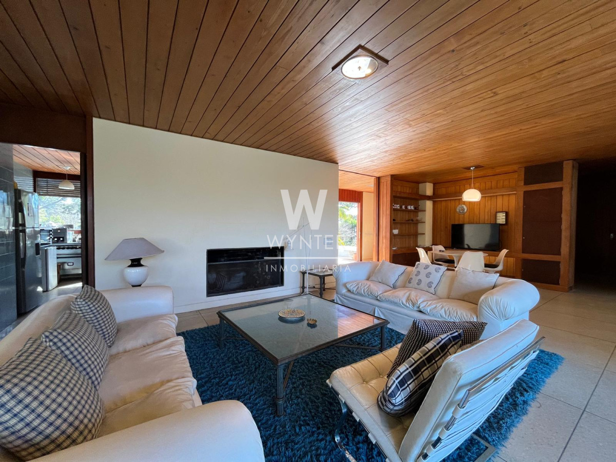 Casa ID.5918 - Casa en venta en San Rafael con 3.590 m2 - 11 suites