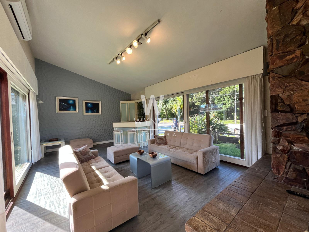 Casa ID.674 - Casa paradas Playa Mansa - 4 y dependencia